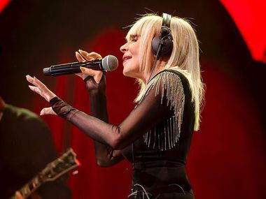 Лили Иванова е трогната от портрета в София: Благодаря от цялото си сърце