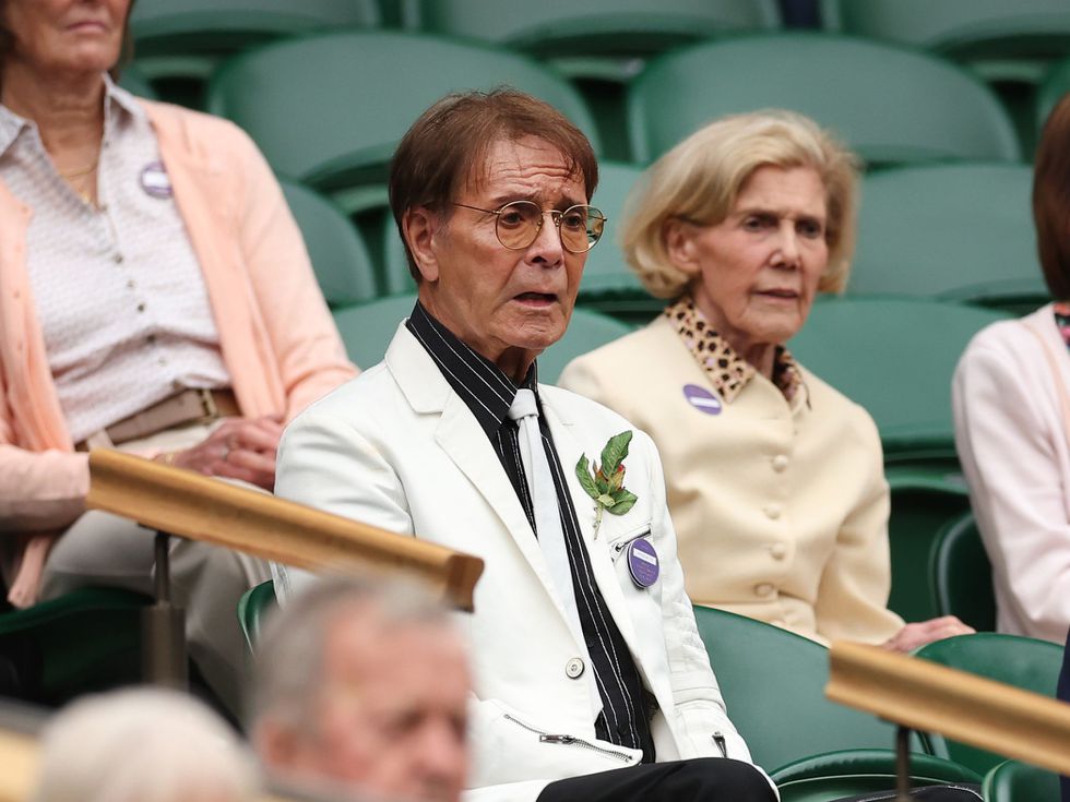 Клиф Ричард разкри, че се е лекувал от рак на простатата и иска да се присъедини към кампанията на крал Чарлз