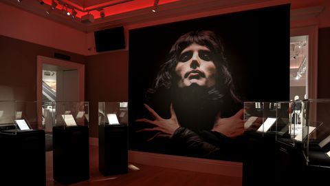 Тайната дъщеря на Фреди Меркюри почина на 48 годишна възраст