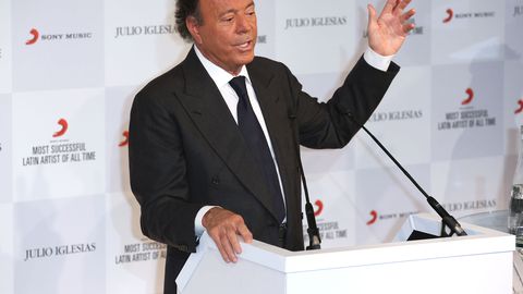 Испанският певец проговори за първи път след като беше обвинен