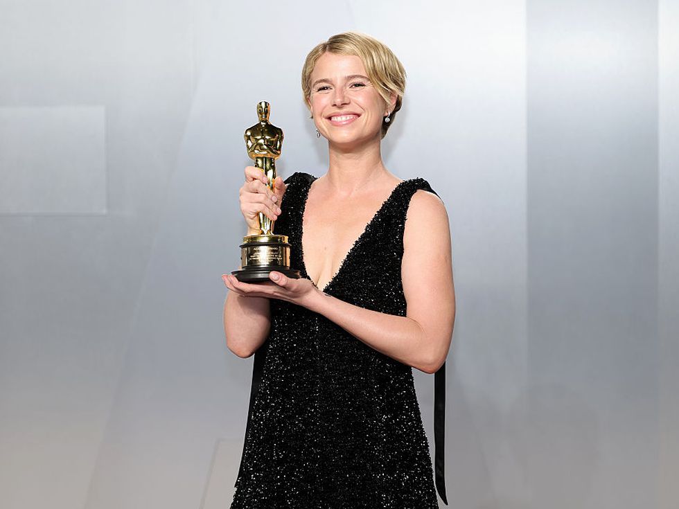 Оскари 2026: Модният спектакъл на Холивуд и най-впечатляващите звездни визии