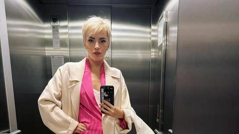Популярната българска изпълнителка Поли Генова преживя неприятен инцидент по време