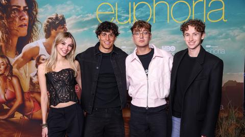 Феновете на хитовия сериал Еуфория са ужасени от дългоочакваната премиера