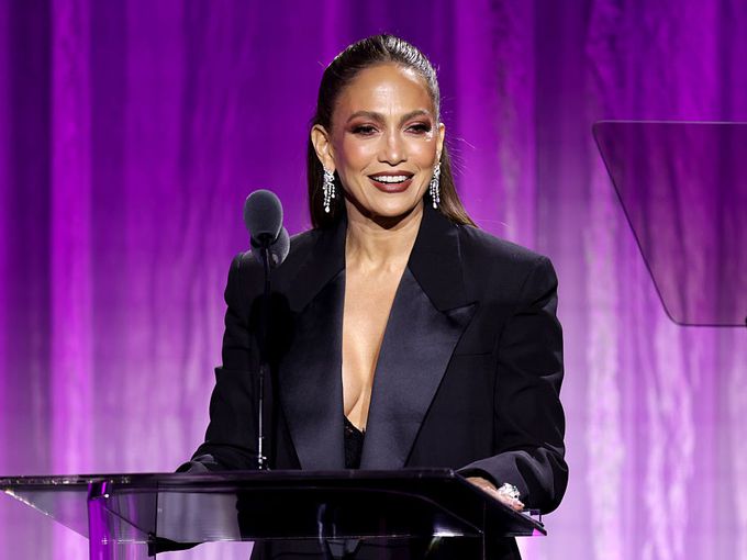 Нова любов на хоризонта? Дженифър Лопес и звезда от „Тед Ласо“ разпалват слухове