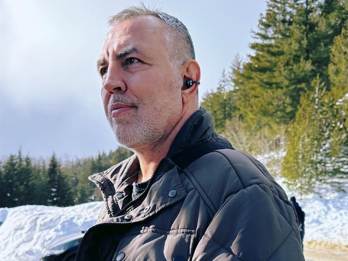 Неочаквана среща и мил момент: Христо Мутафчиев качи Никола Цолов на сцената на Народния театър (Снимка)