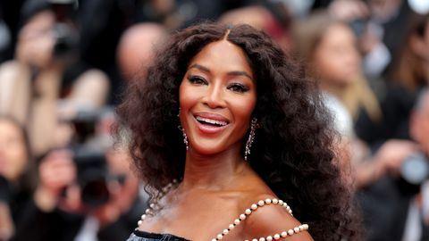 Черната перла на модния подиум Наоми Кембъл е днешната ни