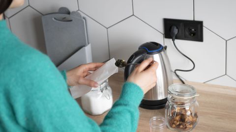 Големите сметки за ток не радват никого Често обаче отдаваме