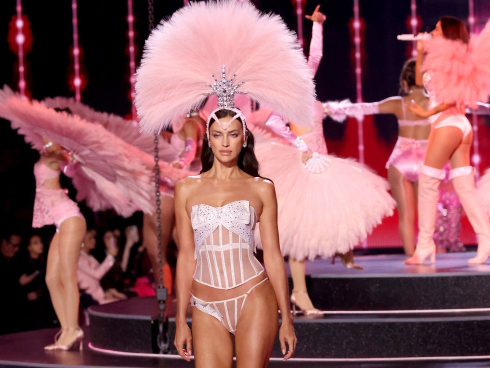 От малкия град до ангел на Victoria’s Secret: Как тийнейджърка от дълбоката провинция се превърна във "втората Ирина Шейк" (Снимки)