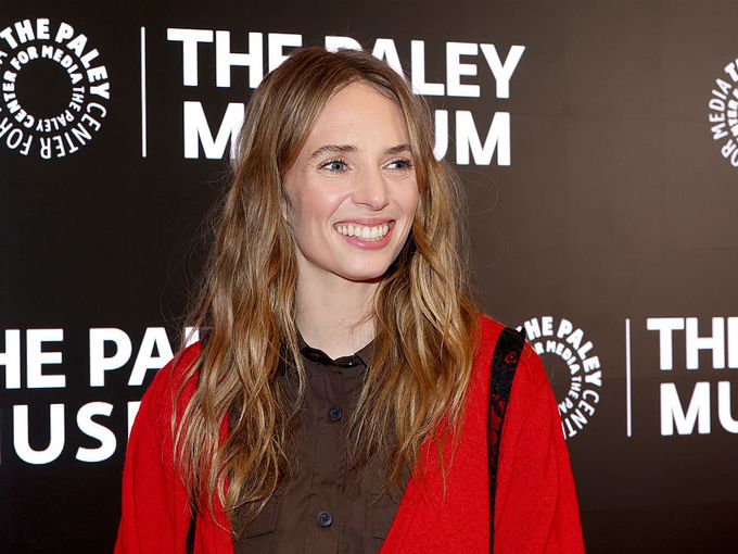 Порасналото момиче на Ума Търман и Итън Хоук: Мая от Stranger Things се омъжи (Видео и снимки)