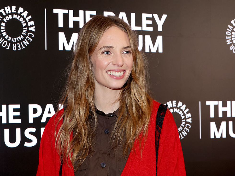 Порасналото момиче на Ума Търман и Итън Хоук: Мая от Stranger Things се омъжи (Видео и снимки)