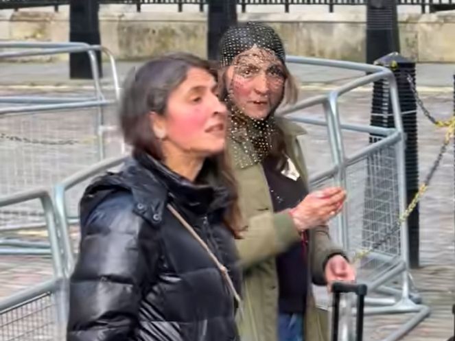 Лео Бианки подава ръка на тризначките от "Биг Брадър" след тревожните им кадри от Лондон