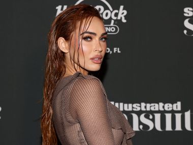 Тя го направи отново: Меган Фокс предизвика фурор с тоалета си след наградите "Оскар" (Снимки)