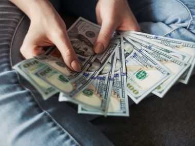 Парите ще завалят като река за тези 4 зодии до края на май