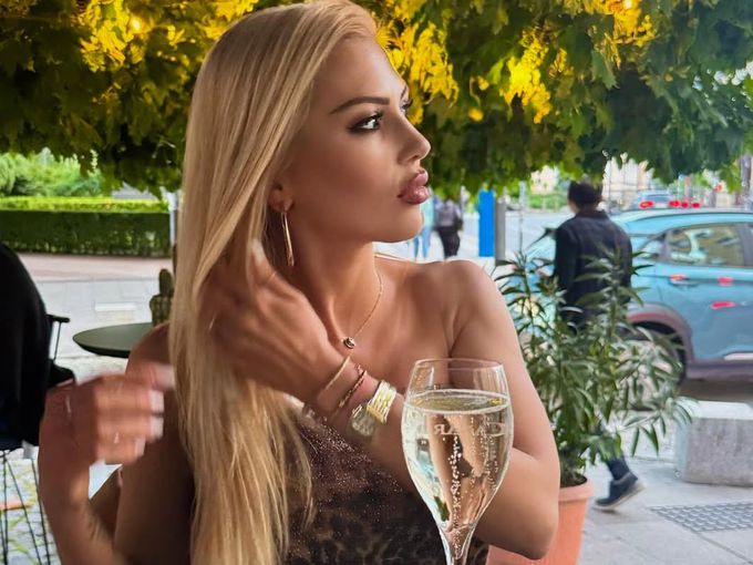 Заместничката на Натали Трифонова с интересно минало - участвала е в чалга клипове и е последователка на Ванга