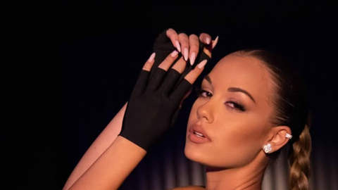 Дъщерята на поп фолк звездата Константин – Мариана направи своя официален