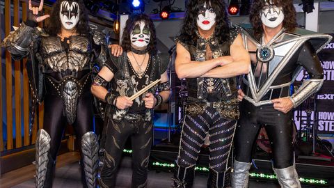 и Пол Стенли изразиха своята дълбока скръб след новината за