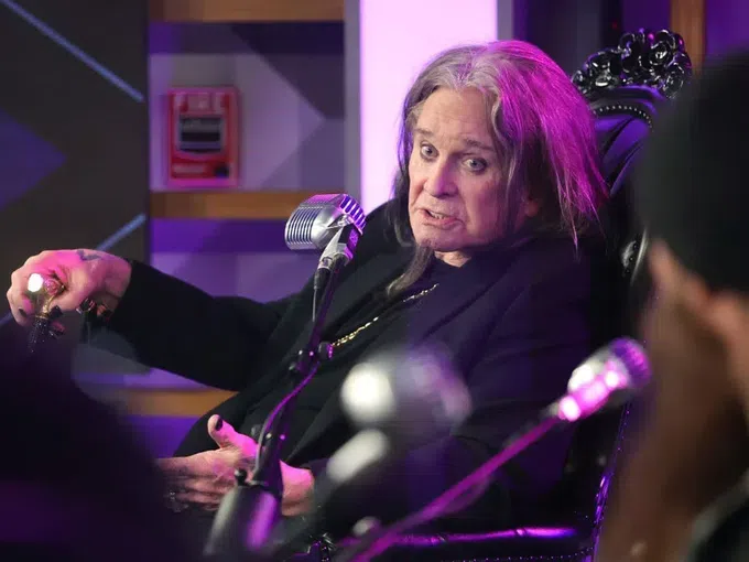 Ози Озбърн вярвал, че е „прокълнат“ от прочутата обладана кукла Робърт