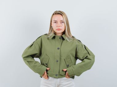 Любимото яке на милениалите се завръща на мода: Как да го носим през 2026 г.