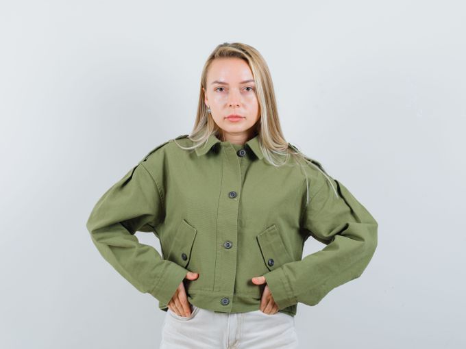 Любимото яке на милениалите се завръща на мода: Как да го носим през 2026 г.