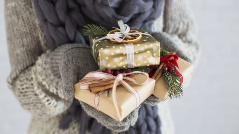 Остават броени дни до Коледа броени дни да купим подаръци
