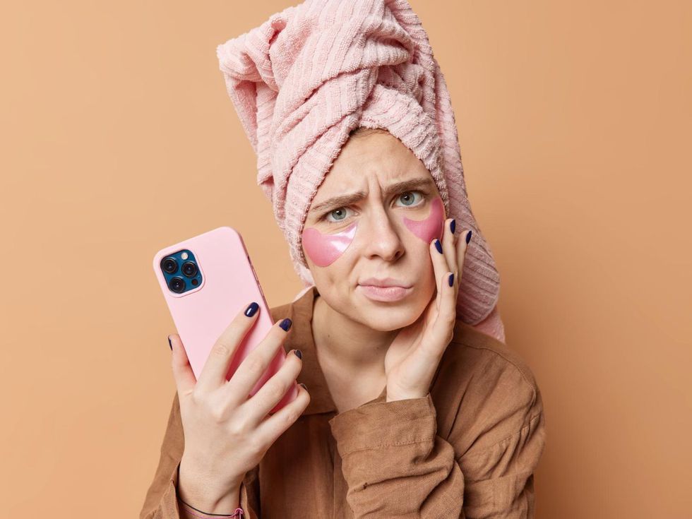 Знаете ли, че мобилните телефони влияят негативно на красотата на кожата ви?