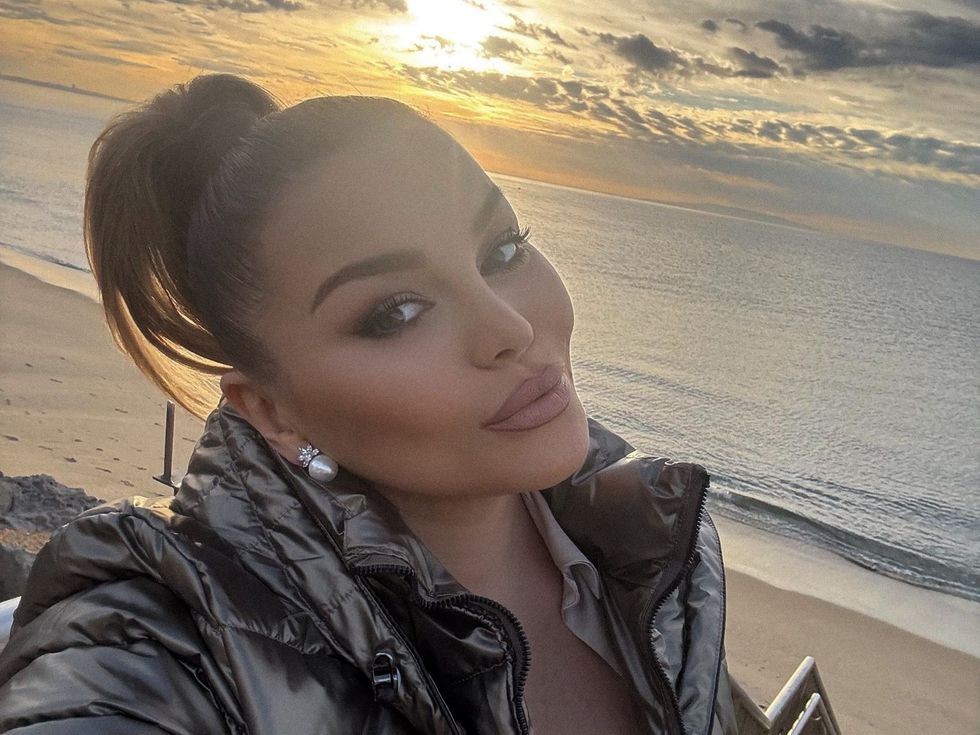 26 години по-късно: Деси Слава разтопи мрежата със сладки спомени и слънчеви кадри от Малибу