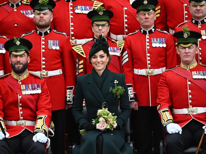 Всички погледи са върху нея: Принцесата на Уелс зашемети в зелено на парада за Св. Патрик (Снимки)