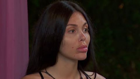 В снощния епизод на Ергенът Любов в рая участниците отговаряха