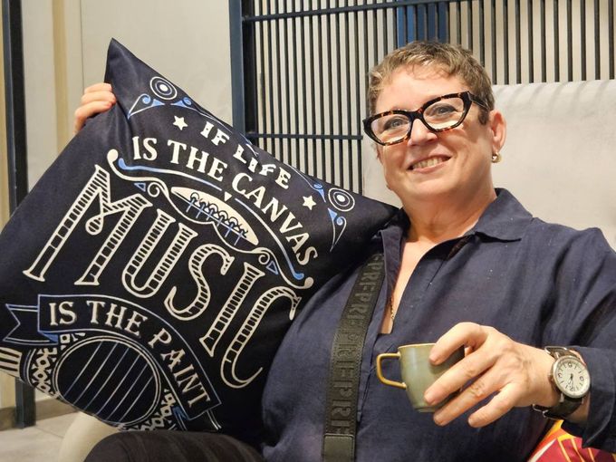 От Дубай до Варна с Горан Брегович: За новогодишната емоция на сцената и зад кулисите говори Людмила Радкова – българската солистка в оркестъра