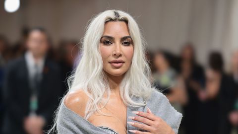 Ким Кардашиян е бясна на екстрасенси които са ѝ казали