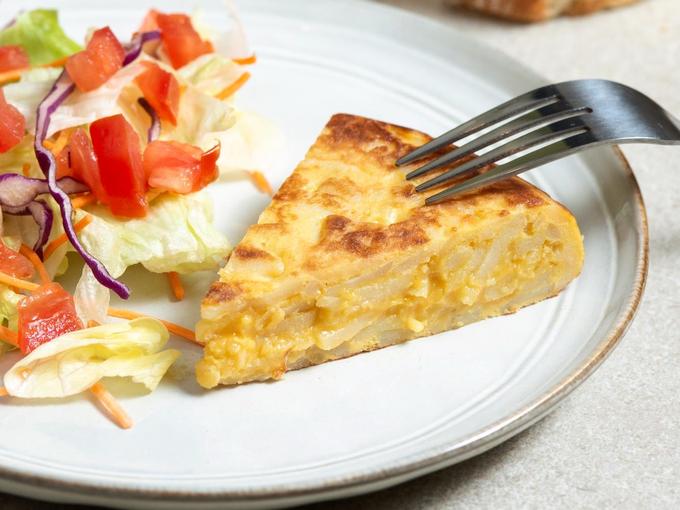 Испански омлет с картофи: Класическа рецепта, която е вкусна и студена