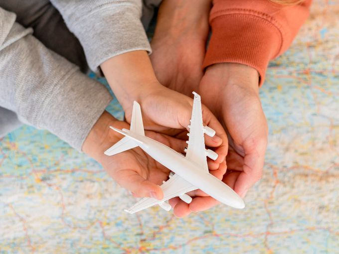 Готови са да ви изхвърлят в движение: 10 неща, които наистина вбесяват стюардесите