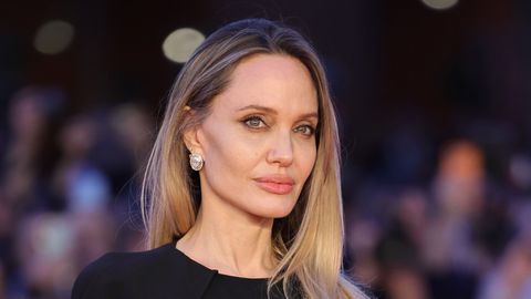 за първи път показа публично белезите си от мастектомия по