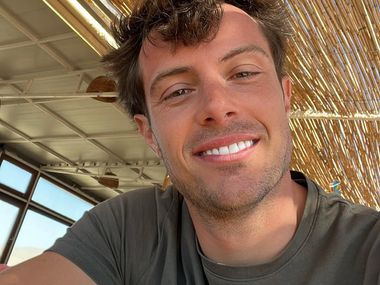 Филип Буков с любовно послание към Нина Добрев: Идвай да се гаджосваме