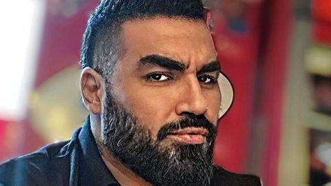 Азис знае как да нажежи страстите и да разпали интереса