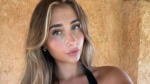 Създателката на съдържание Лили Филипс известна със смелите си онлайн