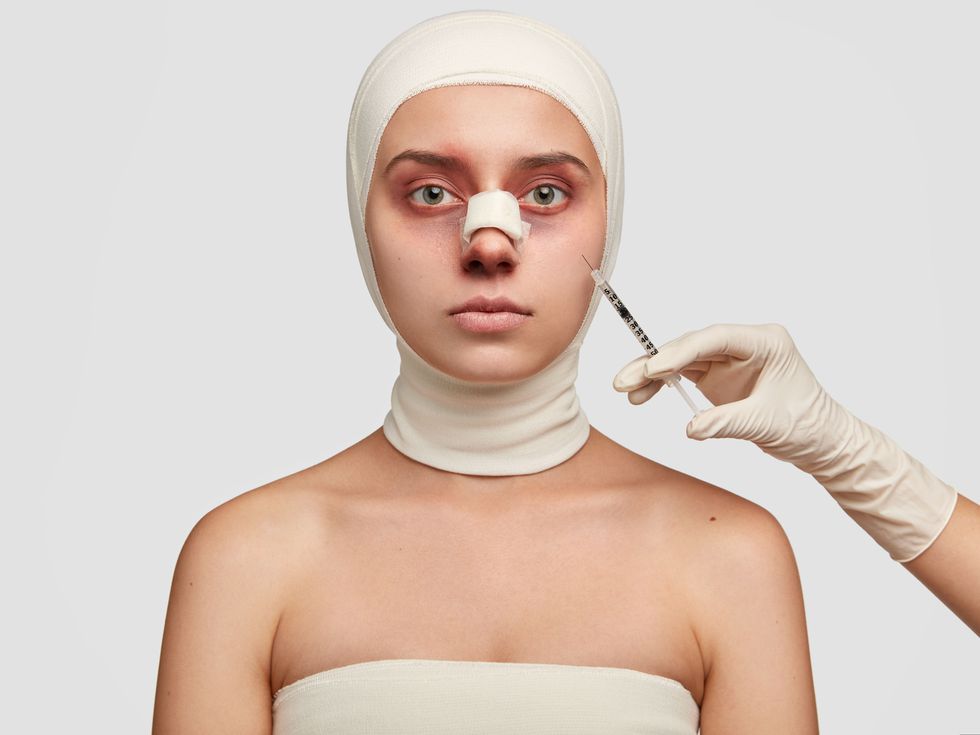 Нелегални операции, фалшива легитимност и институционално бездействие: Как лекар без специализация оперира пациенти у нас, докато държавата мълчи три години