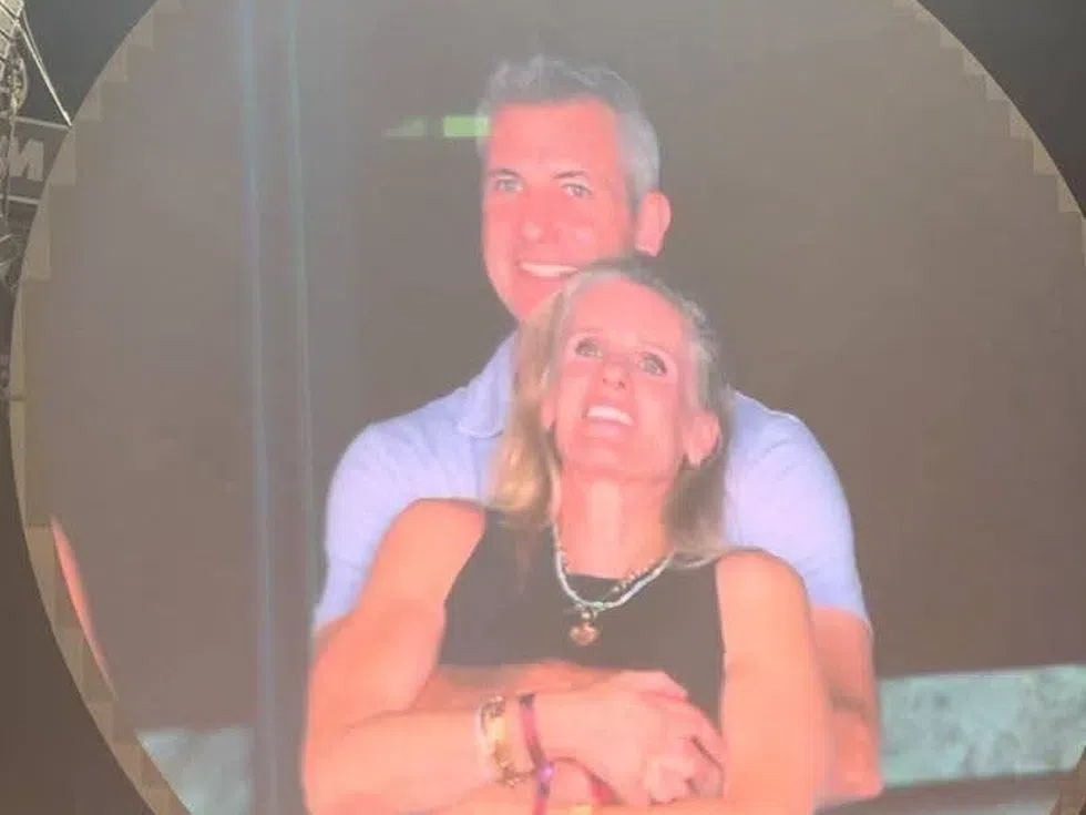 Една прегръдка, която промени всичко: Кристин Кабот най-после проговори за скандала след концерта на Coldplay