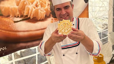 Популярният кулинар и телевизионен водещ Иван Звездев сподели радостен семеен