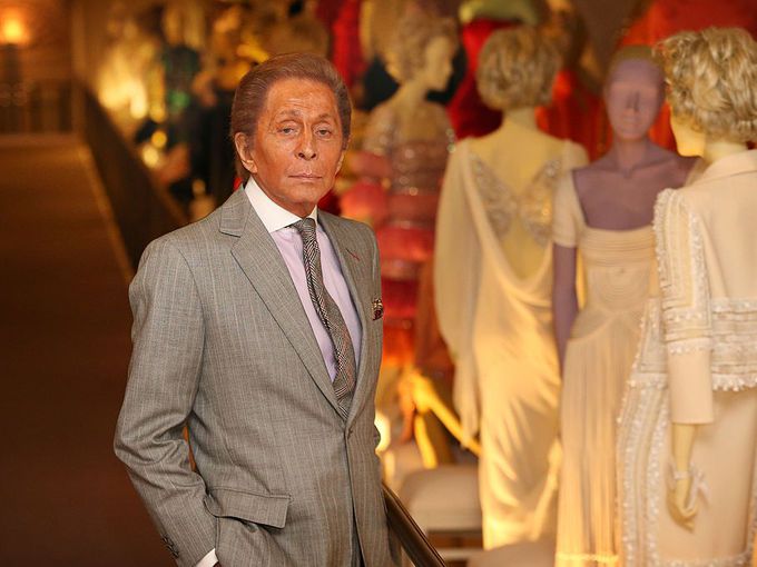 На прощаване: Известни личности отдадоха почит на големия Валентино