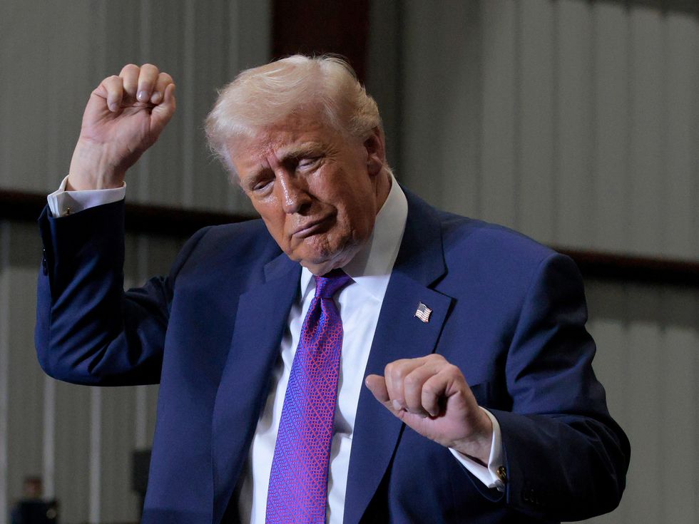 Тръмп обеща разсекретяване на документи за НЛО и извънземни