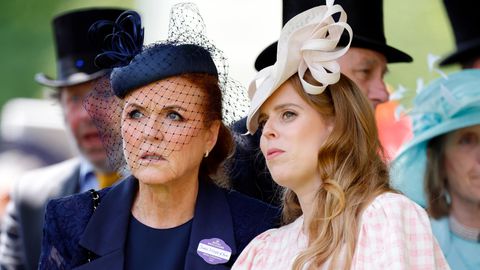 Сара Фъргюсън бившата херцогиня на Йорк преживява тежък период след