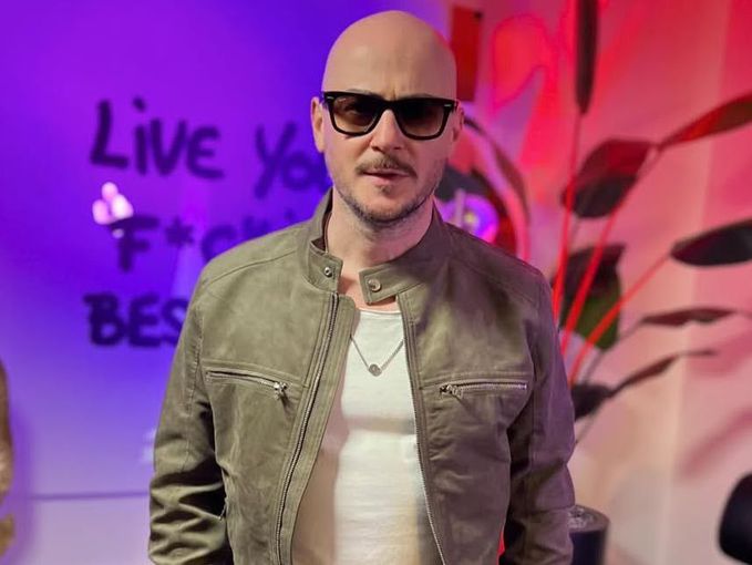 Андрей от ДНК изпява "Ако утре ме няма", преди да загине в пожара в Кочани, спасявайки другите