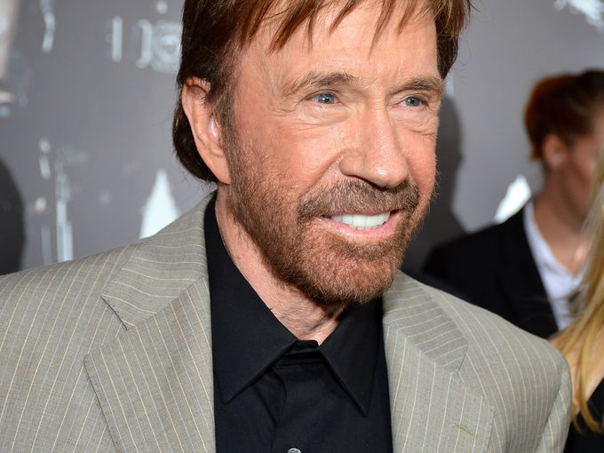 Чък Норис бе приет по спешност в болница в Хавай