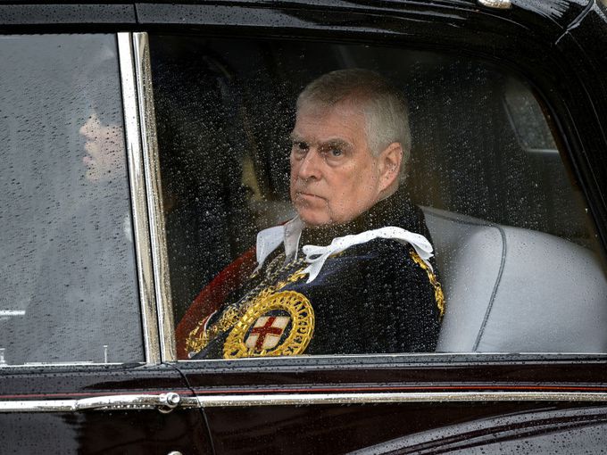 Тайни документи ще го оправдаят? Принц Андрю влиза в ожесточена битка за невинността си