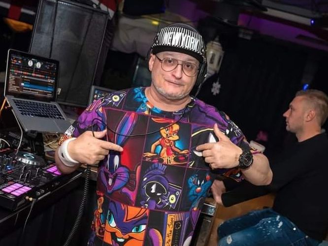 Диджей Марти Джи е в болница след инсулт, ето какво е състоянието му