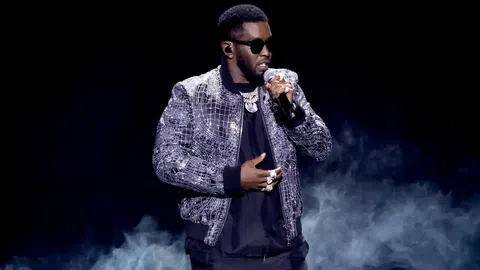 Певицата и автор на песни Доун Ричард даде показания във