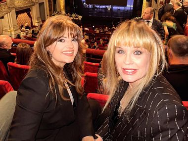 Бенката сама си я нарисувах: Петя Дикова се събуди като Мадона, но феновете видяха Аня Пенчева