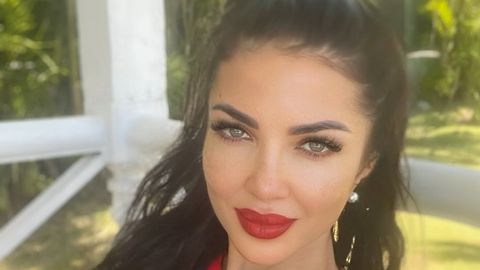 Фолкдивата Райна за пореден път доказа че стилът и красотата