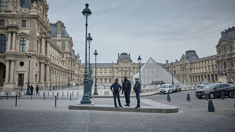 На 19 октомври сутринта Париж и целият свят бяха разтърсени